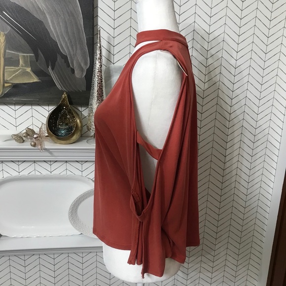 Gianni Bini burnt orange blouse with open arms - Picture 3 of 4